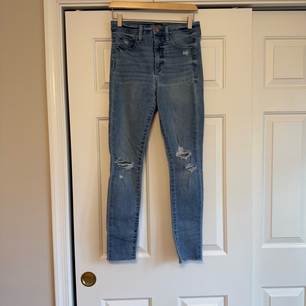 GAP Women Favorite Jegging Light Wash High Rise Distressed Denim Jeans Raw Edge